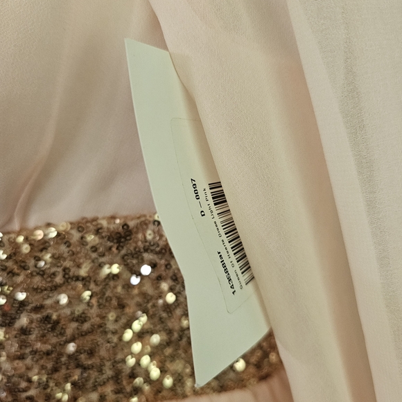 Elegant Pink Long Sleeve Dress with Gold Accents - Picture 4 of 5